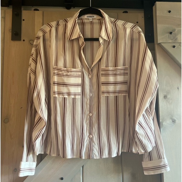 LIKE NEW Express Oversized Crop Button Down - Picture 1 of 7